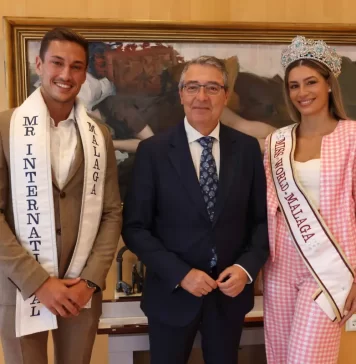 Francisco Salado Recibe a los Representantes de Málaga en los Certámenes de Belleza