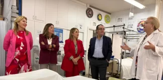 Visita de María del Carmen Castillo y Carolina España a las nuevas instalaciones del IES Santa Bárbara