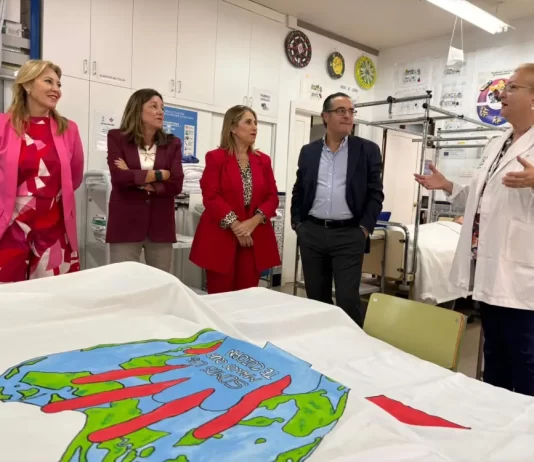 Visita de María del Carmen Castillo y Carolina España a las nuevas instalaciones del IES Santa Bárbara