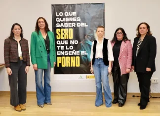 La Junta lanza una campaña que alerta a adolescentes y jóvenes de que “el porno no es un manual para el sexo”