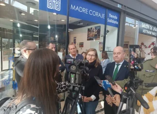 Madre Coraje inaugura una nueva tienda solidaria con artículos con una segunda vida en el Centro Comercial La Verónica de Antequera