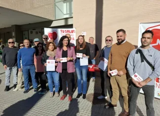 Izquierda Unida inicia en Alhaurín el Grande una campaña en defensa de la sanidad pública con el envío masivo de postales al delegado de Salud de la Junta en Málaga