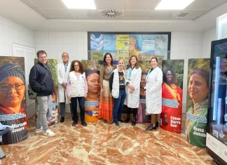 El Hospital Regional de Málaga inaugura la exposición fotográfica de Médicos del Mundo ‘Mediadoras’
