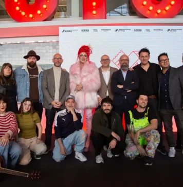 La música de LaBlackie y Toccororo, la danza de Irene Naranjo, el show poético de Pink Chadora y el arte de Play In Colors llenan de vida el primer RED Friday de 2025