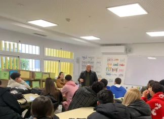 Conferencia sobre prevención de Racismo y xenofobia para el alumnado de 4 de ESO del instituto Valle de Azahar de Estación de Cártama Málaga