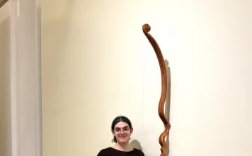 La exposición ‘Las niñas del Royo’, eje central del diálogo entre su autora Hodei Herreros y la especialista en arte Nuria Gómez Gabriel