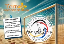 Torrox presenta la primera escuela de fútbol playa de la provincia de Málaga