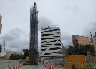 La Junta ya ha ejecutado la mitad de las pantallas del túnel de la prolongación del Metro de Málaga