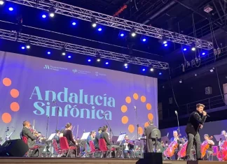 La Diputación reúne en Torremolinos a 1.700 mayores de 40 municipios para disfrutar de un concierto de zarzuela, flamenco y copla