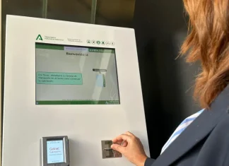 El Consorcio de Transportes instala una nueva terminal de auto recarga de tarjetas en Fuengirola