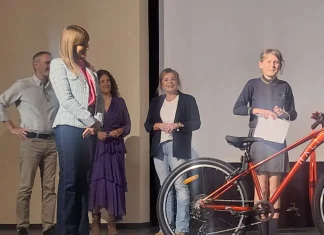 Una alumna de Escuelas Ave María, premiada en el Certamen Literario sobre voluntariado de la Consejería de Inclusión