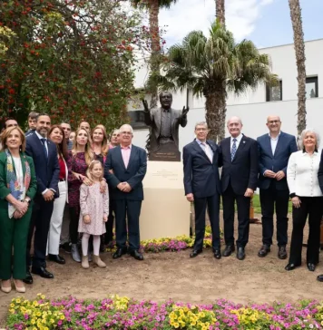 Málaga recuerda al cantaor Antonio de Canillas con una escultura en bronce en los jardines de calle Alcazabilla