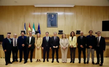 Recepción en la Diputación a autoridades de Burgos y de la Archicofradía de la Sangre