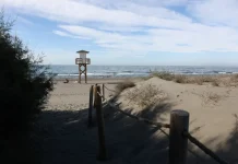 Torrox logra tres Banderas Azules por primera vez y consolida su liderazgo turístico en la Costa del Sol