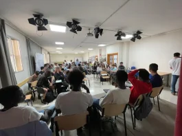 Conferencia en el Instituto Valle de Azahar de la directora del Centro de menores ISL ANIDE XIII de Cártama sobre la organización y funcionamiento de un Centro de menores