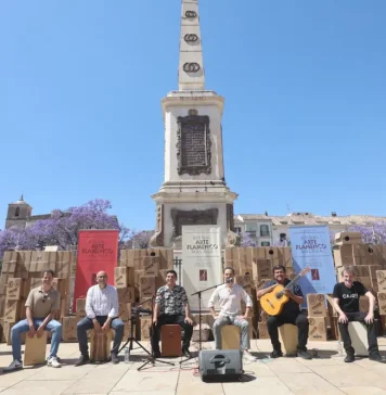 La Bienal de Flamenco lleva a 100 escolares a protagonizar una cajoneada popular en la Plaza de La Merced