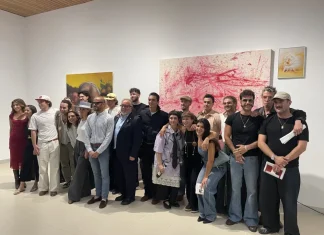 El arte joven contemporáneo brilla en la nueva exposición en El Portón