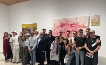El arte joven contemporáneo brilla en la nueva exposición en El Portón