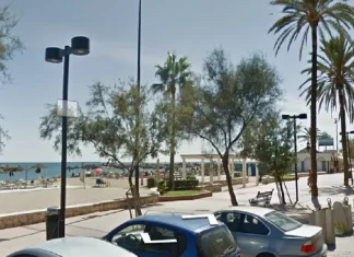 Fallece un bañista tras ser rescatado del mar en la playa de Fuengirola