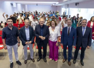 Pedro Piqueras pide a los escolares malagueños que eviten la adicción a las pantallas