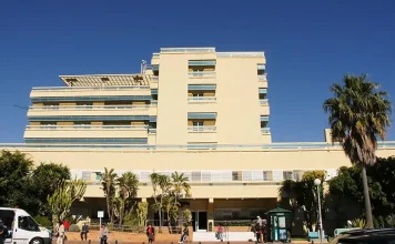 Tres personas afectadas tras un incendio en un restaurante de Marbella