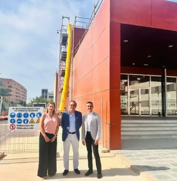 Educación ejecuta las obras de reforma de la cubierta del salón de actos de la ESAD por más de 249.000 euros
