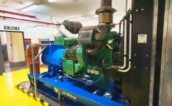 El Hospital de Antequera refuerza su seguridad energética con la instalación de un nuevo grupo electrógeno
