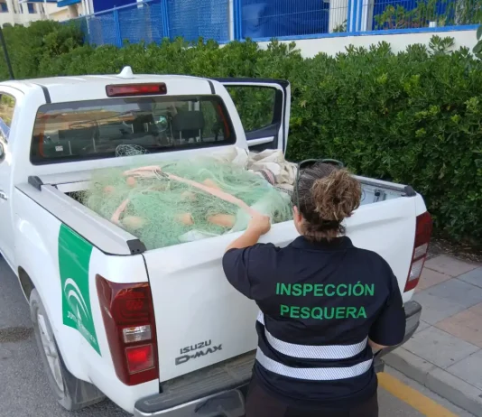 Inspección Pesquera de la Junta incauta artes de pesca ilegales en Málaga, en colaboración con el Seprona