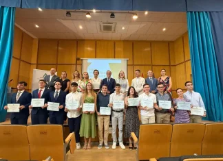 La Delegación Territorial reconoce con los Premios Extraordinarios de Bachillerato a 13 estudiantes de la provincia