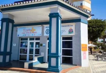 Abiertos los puntos de información turística de Torrox para la temporada estival