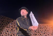 Álex O’Dogherty conquista El Portón con ‘Palabras mayores’, un espectáculo cargado de humor