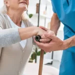 La Junta unifica la regulación de residencias y centros de día de mayores, refuerza la atención centrada en la persona y eleva la ratio de personal