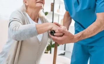 La Junta unifica la regulación de residencias y centros de día de mayores, refuerza la atención centrada en la persona y eleva la ratio de personal