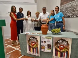Navarro valora que la Fiesta del Ajoblanco de Almáchar señala a la gastronomía como activo clave del turismo de la provincia