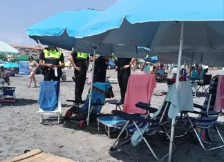 La Policía Local de Torrox sigue velando por el correcto cumplimiento de la normativa de playas