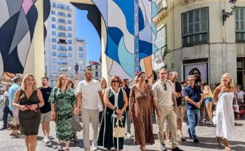 IU denuncia una Feria “elitista, turistificada y de precios prohibitivos que prioriza las casetas comerciales a las sociales”