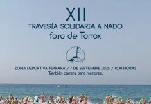 Cerca de 200 participantes de toda Andalucía en la XII Travesía Solidaria a Nado Faro de Torrox