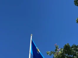 La avenida de Melilla de Alhaurín de la Torre ya luce la nueva bandera de la Ciudad Autónoma