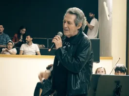 1.600 escolares, junto a Miguel Ríos, la OCG y El Hombre Garabato, hacen historia con una ambiciosa acción didáctica impulsada por el Centro del Profesorado de Granada