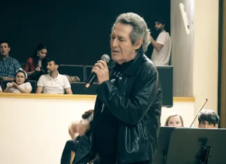 1.600 escolares, junto a Miguel Ríos, la OCG y El Hombre Garabato, hacen historia con una ambiciosa acción didáctica impulsada por el Centro del Profesorado de Granada