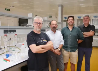 Ciencia malagueña en la primera línea mundial: descubren moléculas fluorescentes que brillan en agua y permiten ver mejor nuestras células