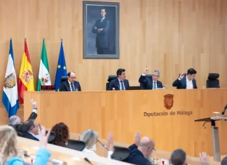 La Diputación exige por unanimidad al Gobierno actuaciones urgentes contra el colapso de tráfico en la A7 oriental, la bonificación del peaje de la Costa y mejorar el cercanías de Fuengirola y del Guadalhorce
