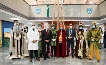 El Materno Infantil recibe a los Reyes Magos con una gala y regalos para los menores ingresados