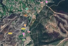 Un fallecido y dos heridos tras la colisión de dos turismos y una motocicleta en Mijas