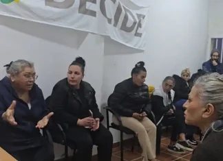 Por Andalucía e IU exigen la paralización del desahucio de las 62 familias de Manilva