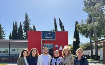 El subcampeón olímpico Damián Quintero comparte los valores y la disciplina del kárate con estudiantes de El Pinar