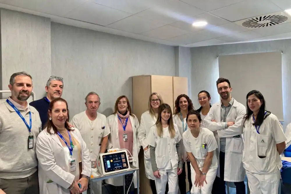 Una técnica rápida y sin anestesia para detectar a tiempo la fibrosis hepática ya funciona en Antequera