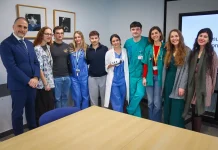 El Materno Infantil de Málaga forma a residentes en comunicación clínica con IA y Realidad Virtual