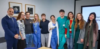 El Materno Infantil de Málaga forma a residentes en comunicación clínica con IA y Realidad Virtual