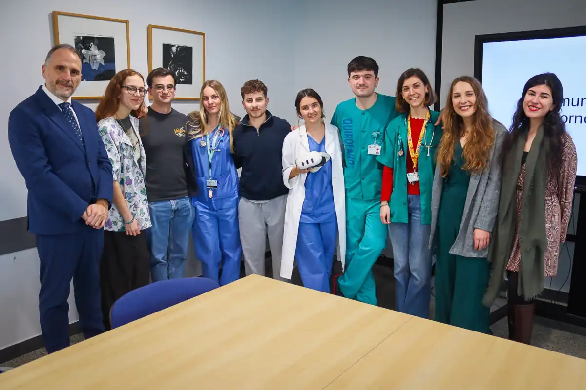 El Materno Infantil de Málaga forma a residentes en comunicación clínica con IA y Realidad Virtual